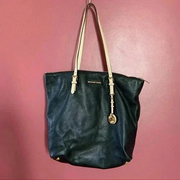 Michael Kors Black Purse - Picture 1 of 12